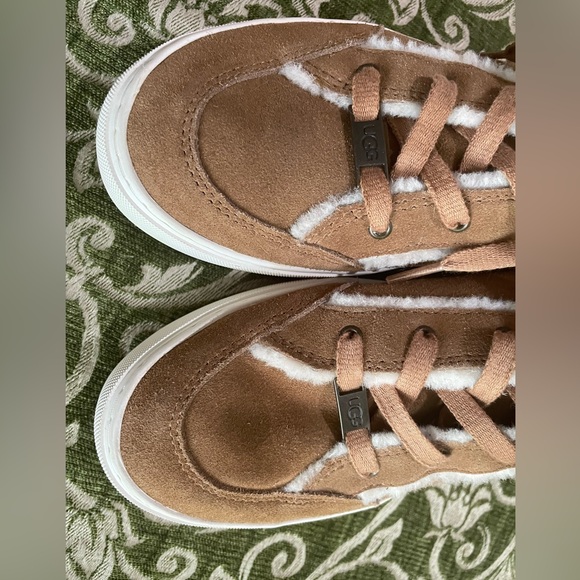 UGG Nuray boots
Size 9.5
VGUC - Picture 3 of 7